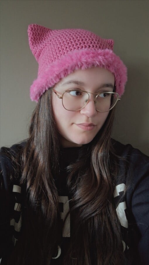 Gehaakte muts met imitatiebont 'Barbie pink'