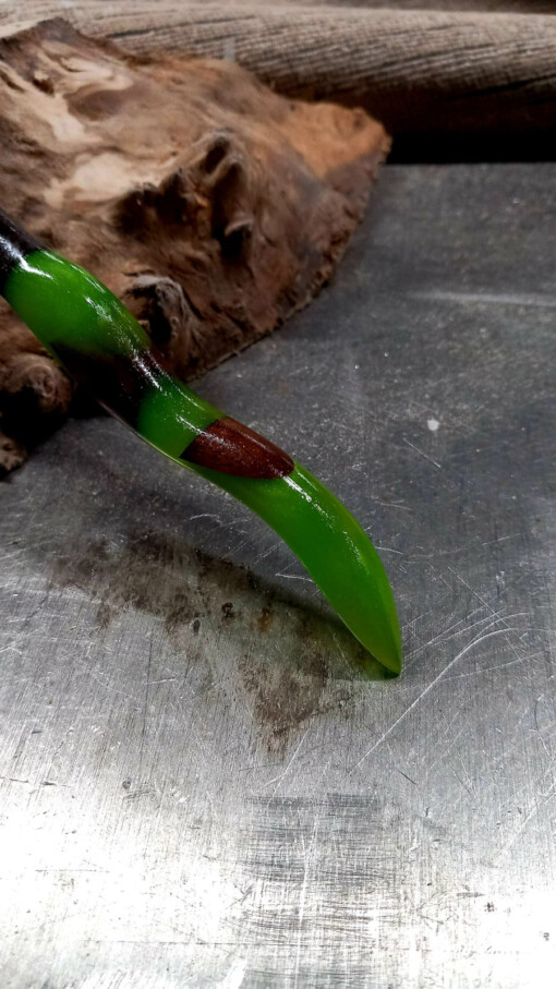 Scheermes houder van walnoot en epoxy Groen