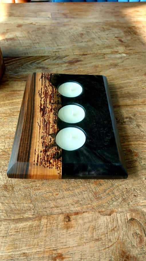 Waxine licht houder walnouthout en epoxy zwart