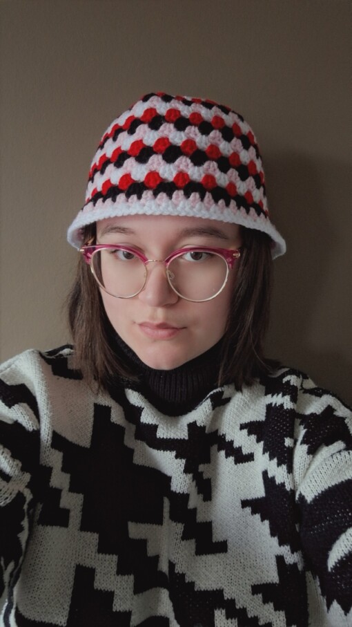 Gehaakte bucket hat 'Sassy Valentine'