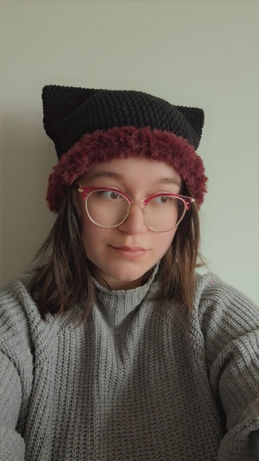 Gehaakte muts met imitatiebont 'Black & burgundy'