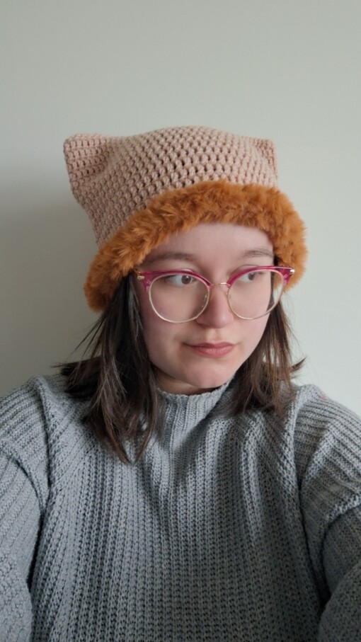 Gehaakte muts met imitatiebont 'Dusty pink & brown'