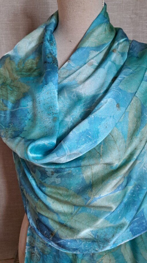 Satijnzijden sjaal turquoise met botanische print