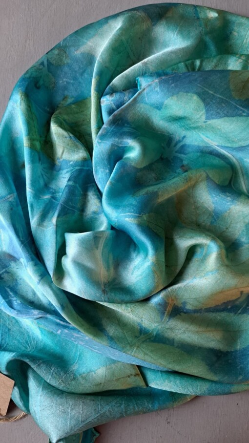 Satijnzijden sjaal turquoise met botanische print
