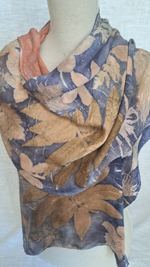 Prachtige satijnzijden sjaal met botanische print, 180 x 45 cm