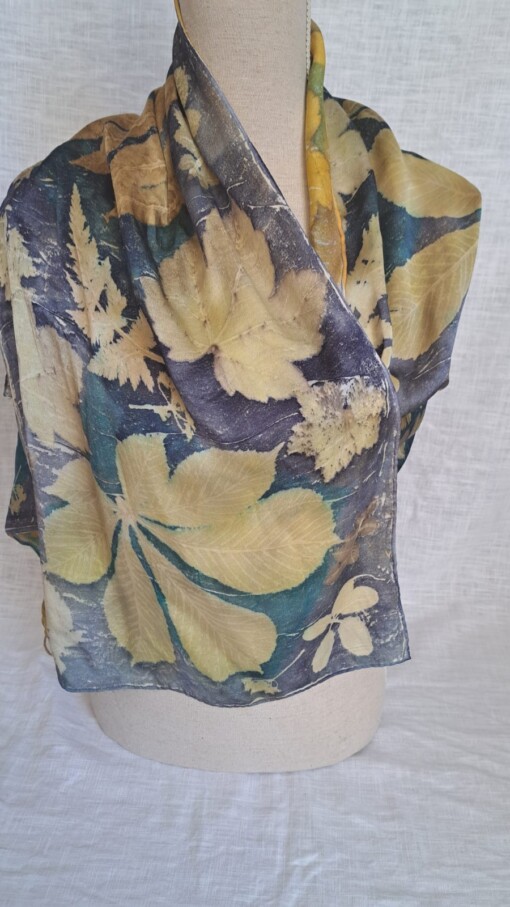 Satijnzijden sjaal met botanische print, in 2 blauw tinten, afmeting 180 x 45 cm