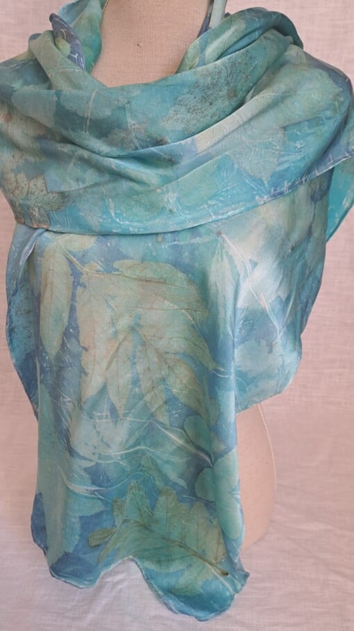 Satijnzijden sjaal turquoise met botanische print