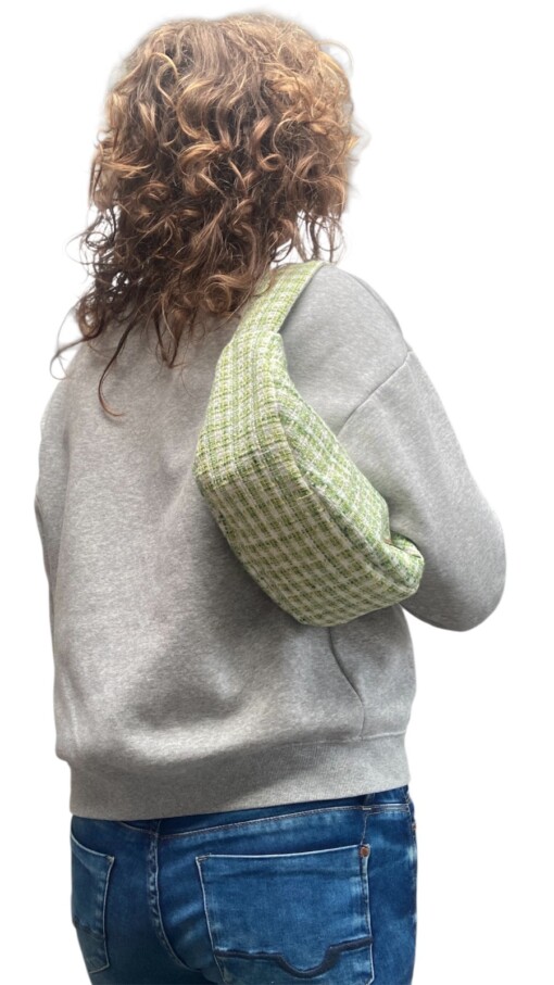 Groene geruite schoudertas van gerecyclede broek – met tropische voering