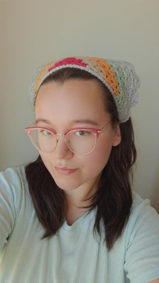 Gehaakte bandana 'Lichtgrijs, oranje en knalroze'