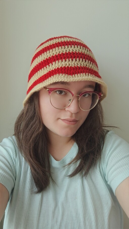 Gehaakte bucket hat | Beige en rood