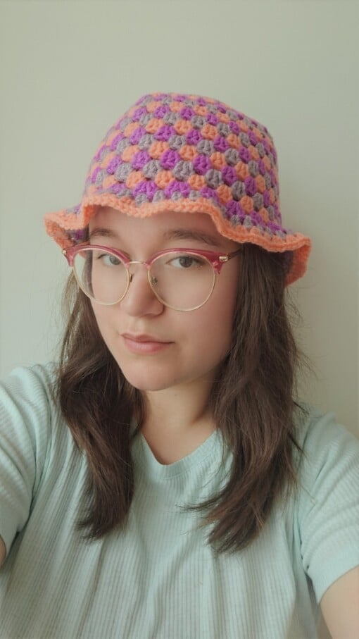 Gehaakte bucket hat | Koraal, lavendel en mauve