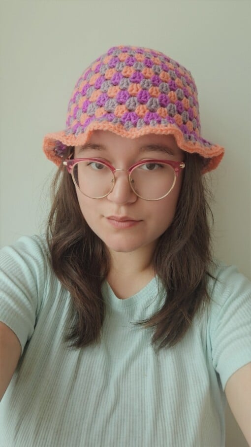 Gehaakte bucket hat | Koraal, lavendel en mauve