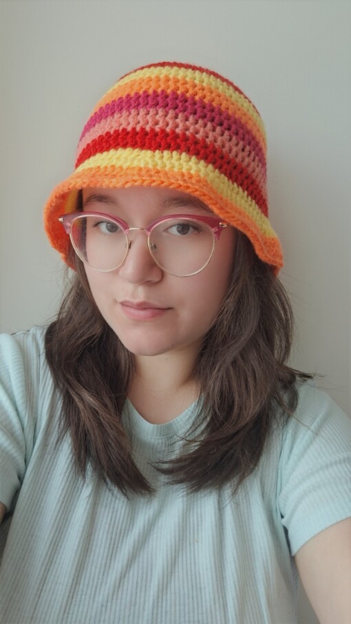 Gehaakte bucket hat | Oranje, fuchsia, koraal, rood en geel