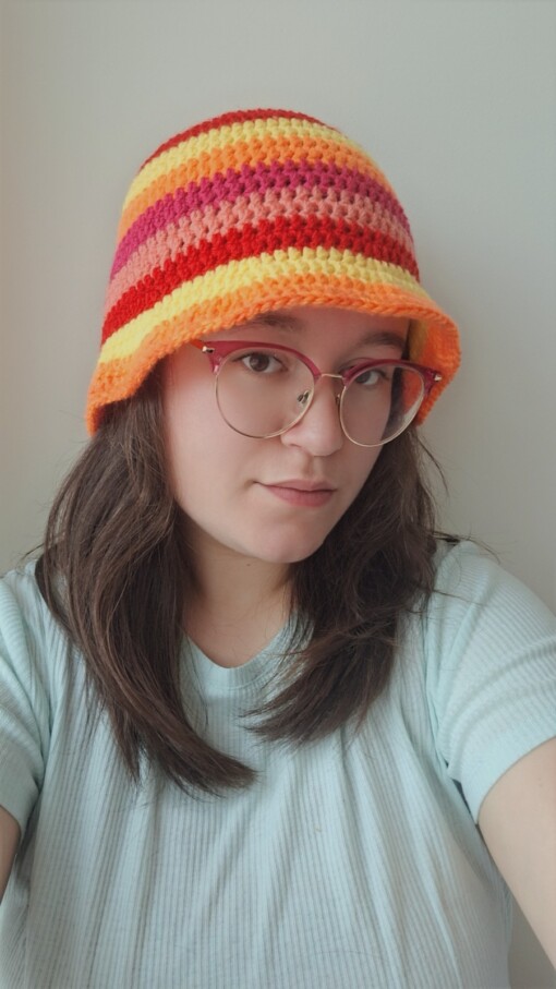 Gehaakte bucket hat | Oranje, fuchsia, koraal, rood en geel