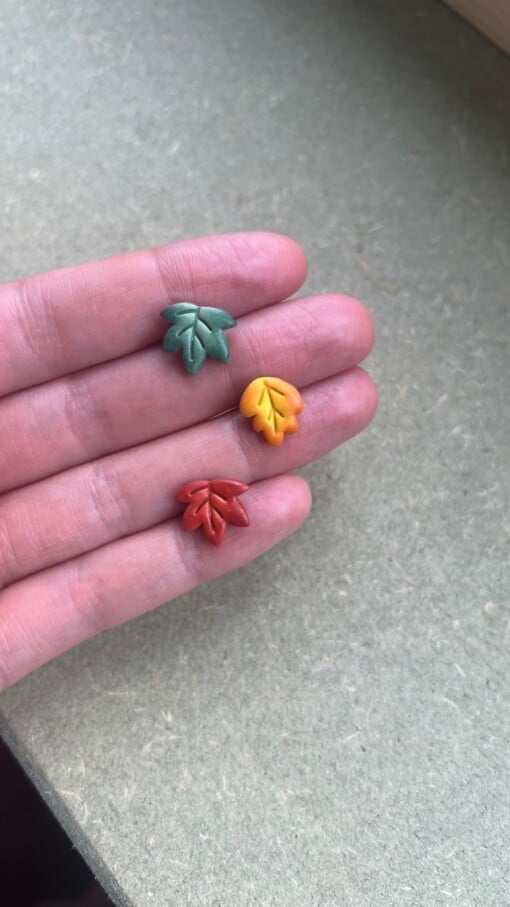 Handgemaakte herfstige blaadjes oorbellen - set van 4