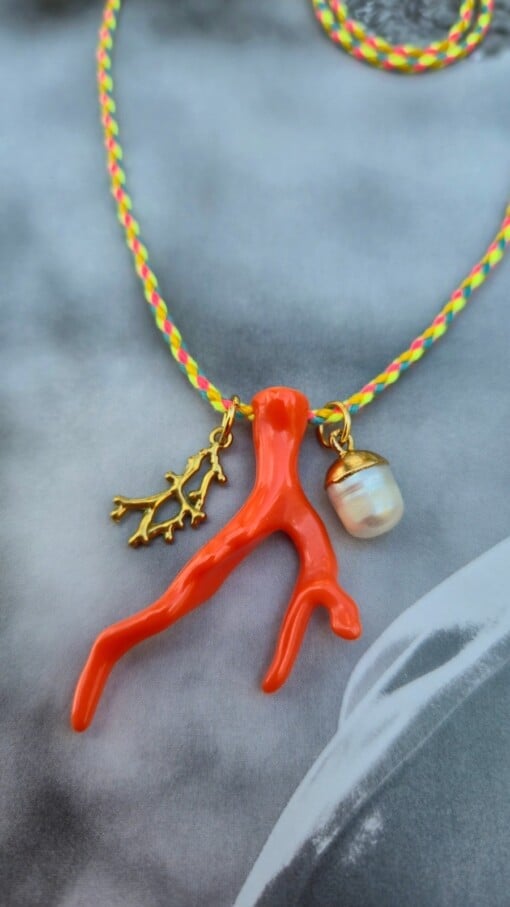 handmade koord ketting met koraal bedel groen of oranje