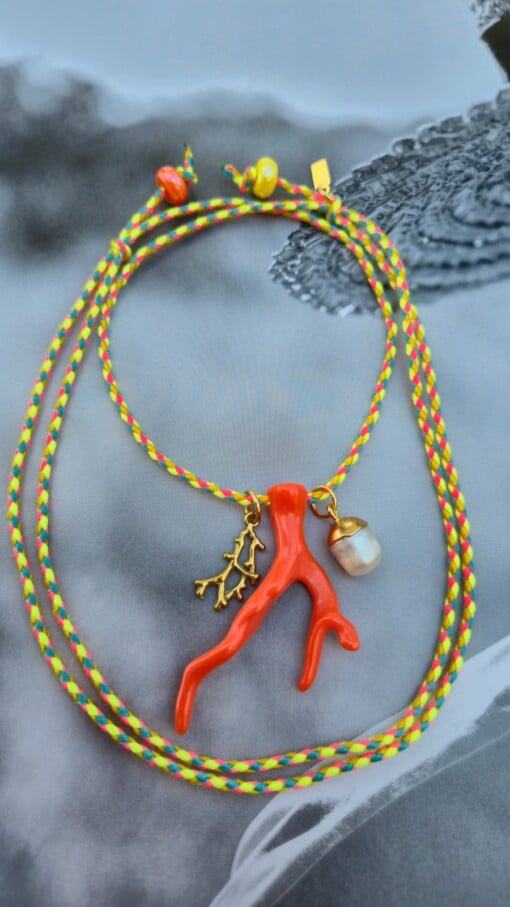 handmade koord ketting met koraal bedel groen of oranje