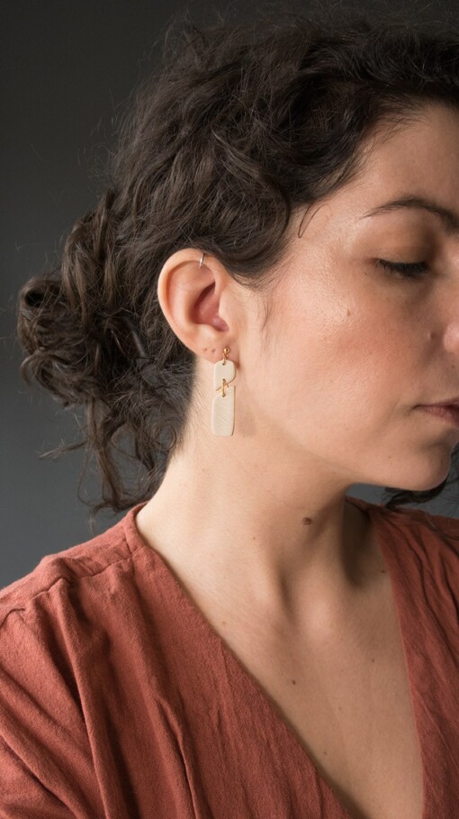 Laura Burnt Sienna | Elegante Hangende Oorbellen van Klei – Lichtgewicht en Hypoallergeen