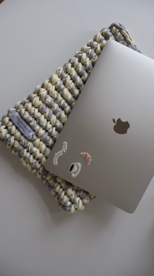 Cozy Tech Sleeve gehaakte laptophoes