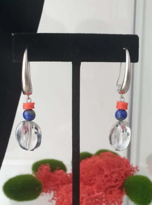 Glas en lapis lazuli oorbellen