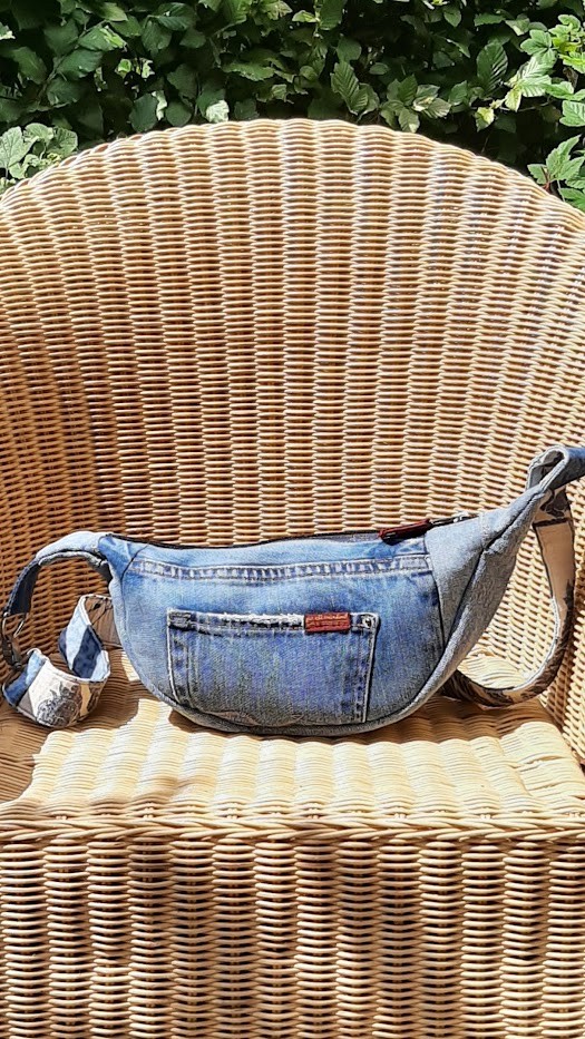 Denim slingbag / crossbodybag - 134971 Denim slingbag / crossbodybag