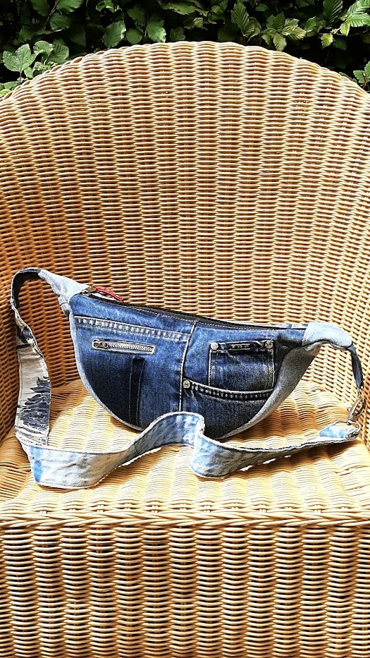 Denim slingbag / crossbodybag - 134972 Denim slingbag / crossbodybag
