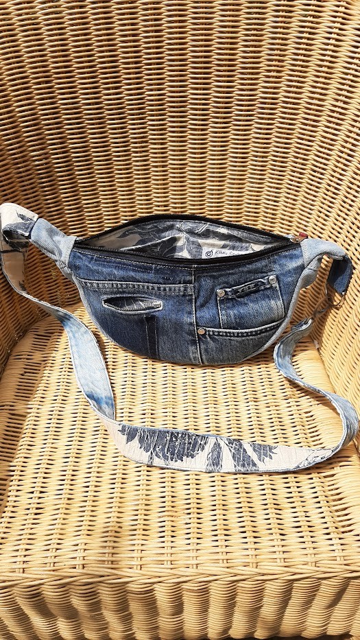 Denim slingbag / crossbodybag - 134973 Denim slingbag / crossbodybag