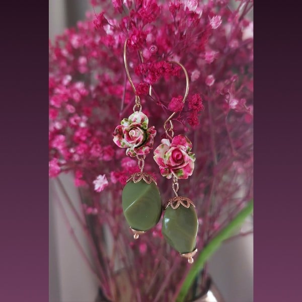 Roségouden roos oorbellen - groen en roze