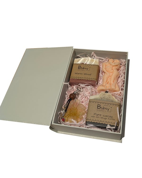 Be My Best Memory Giftbox – Warm Wood Soap, Cacao Scrub, Handmade Flower Keychain & Scented Candle