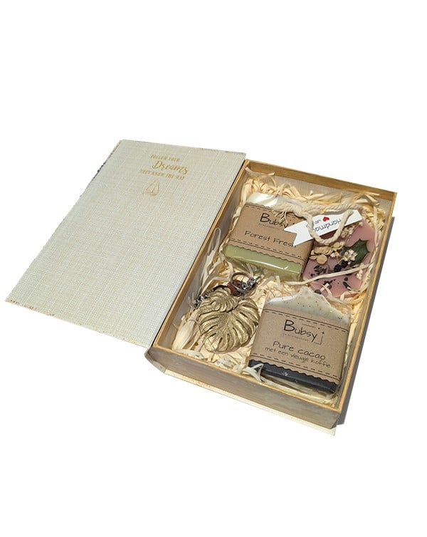 Life Is a Journey Giftbox – Forest Fresh & Cacao Coffee Soap | Ambe… - 109224 Life Is a Journey Giftbox – Forest Fresh & Cacao Coffee Soap | Amber Geurhanger & Gouden Blad Sleutelhanger