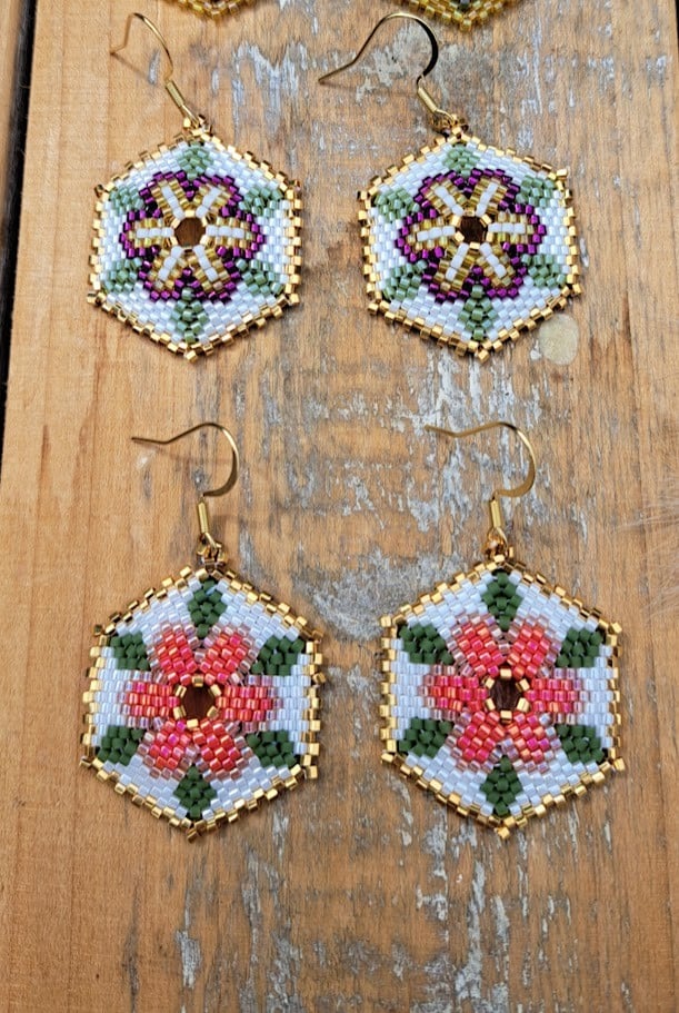 Handgemaakte Miyuki Delica oorbellen – Hexagon Bloem