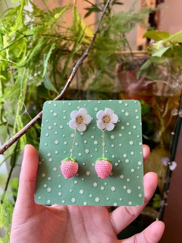 Micro Gehaakte Aardbei Oorbellen - 73249 Micro Gehaakte Aardbei Oorbellen