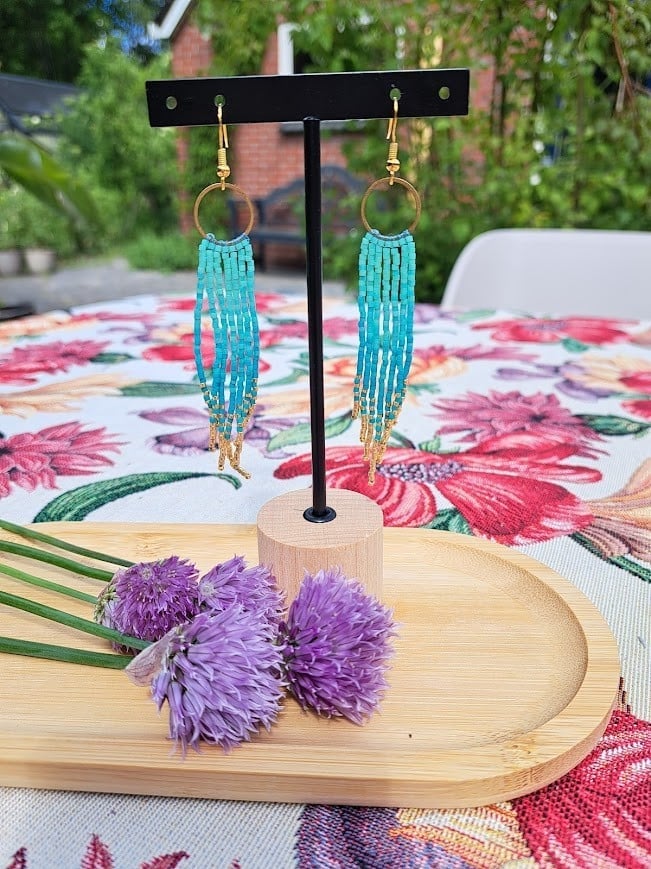 handgemaakte fringe kralenoorbellen Ocean - 78512 Fringe oorbellen met messing ring – blauw-goud kleurverloop & verguld zilveren haakjes