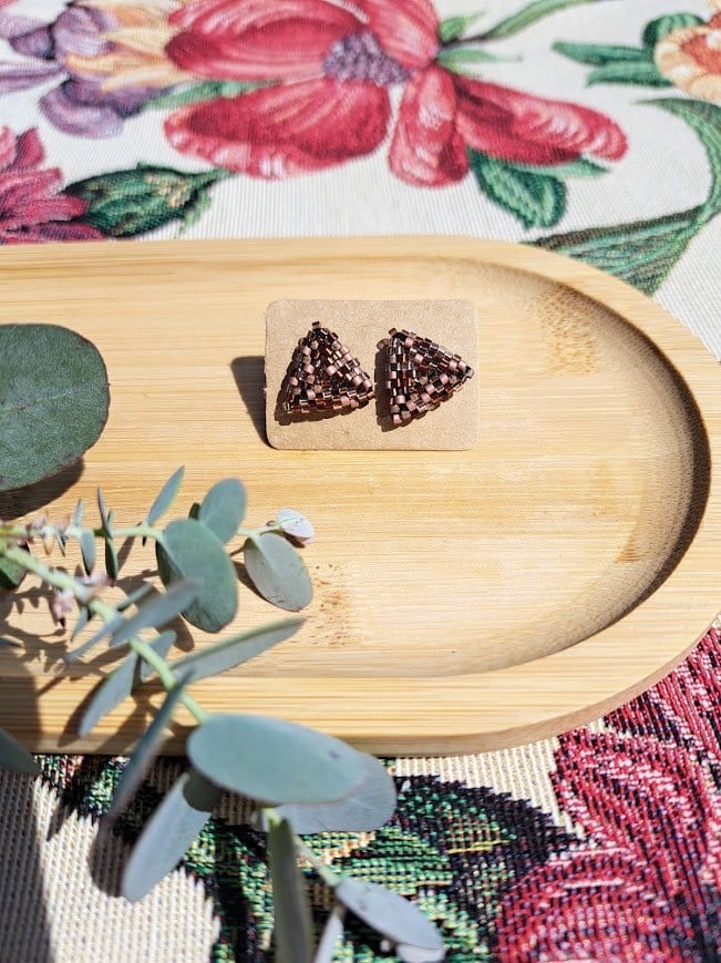 handgemaakte kralenoorbellen bruin metallic - 78391 Kleine oorbellen met kralen – Handgemaakte oorknoppen ‘Chocolat Dreams’ in bruine metallic tinten SALE!