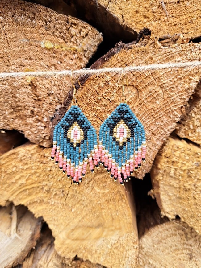 Native fringeoorbellen eucalyptus – kralen in blauwgrijs, roze en goud