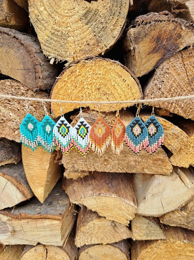 Native fringeoorbellen eucalyptus – kralen in blauwgrijs, roze en goud