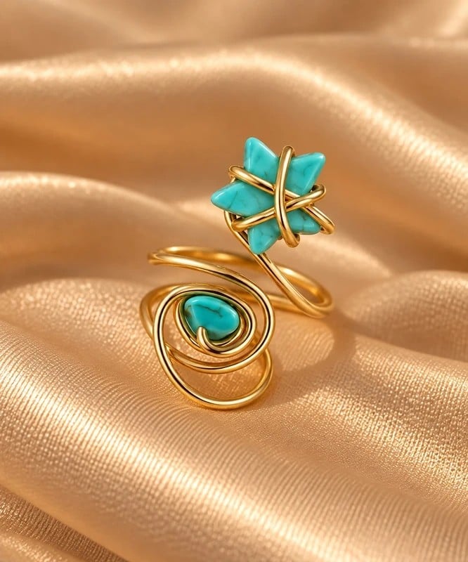 Handgemaakte Goudkleurige Spiraalring met Turquoise Ster en Steen | Boho Statement Ring