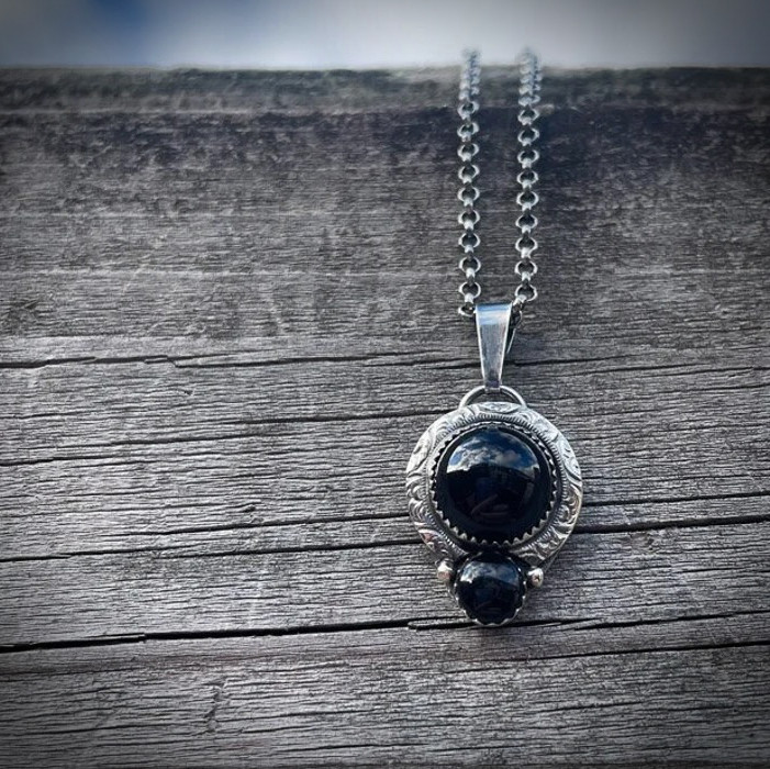 Handgemaakte zilveren hanger met onyx