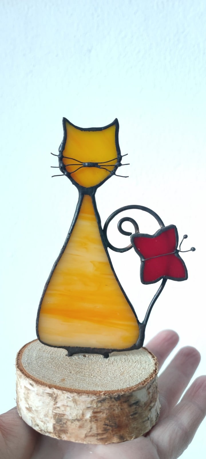 Gemberkleurige kat met houten standaard | Glas-in-lood | Handgemaakt | Tiffany technique