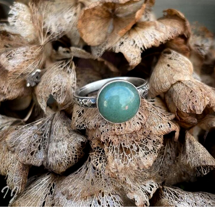 Handgemaakte zilveren ring met groene aventurijn | maat 18