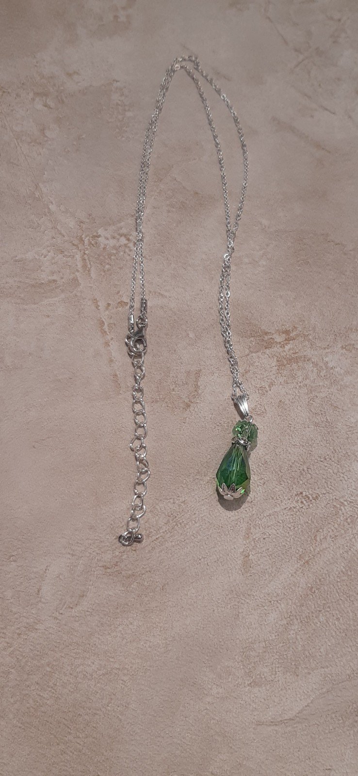 Ketting Collectie: Glans en kleur groen: Handgemaakt met glazen kralen - 100844 Ketting Collectie: Glans en kleur groen: Handgemaakt met glazen kralen