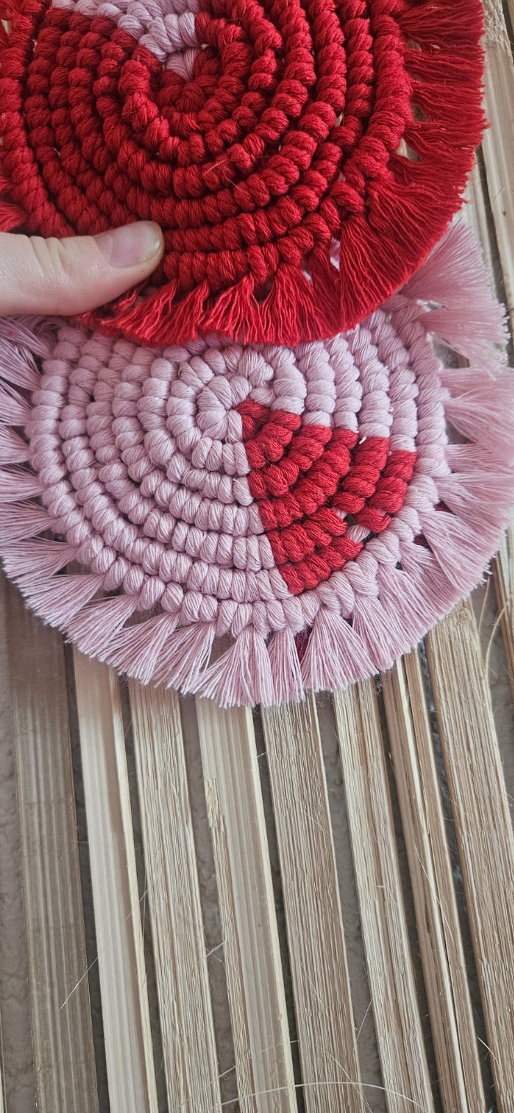 Hartjes macrame onderzetters