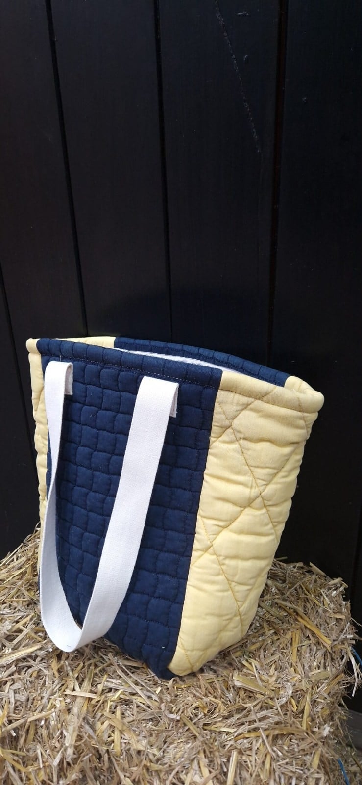 Andalusier schoudertas van een gebruikt zadeldekje, donkerblauw en ge… - 149265 Andalusier schoudertas van een gebruikt zadeldekje, donkerblauw en geel