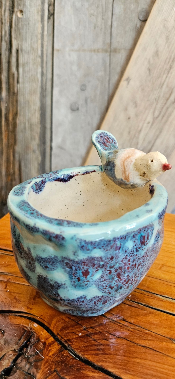 Handgemaakt keramisch schaaltje met vogeltje - 148284 Handgemaakt keramisch schaaltje met vogeltje