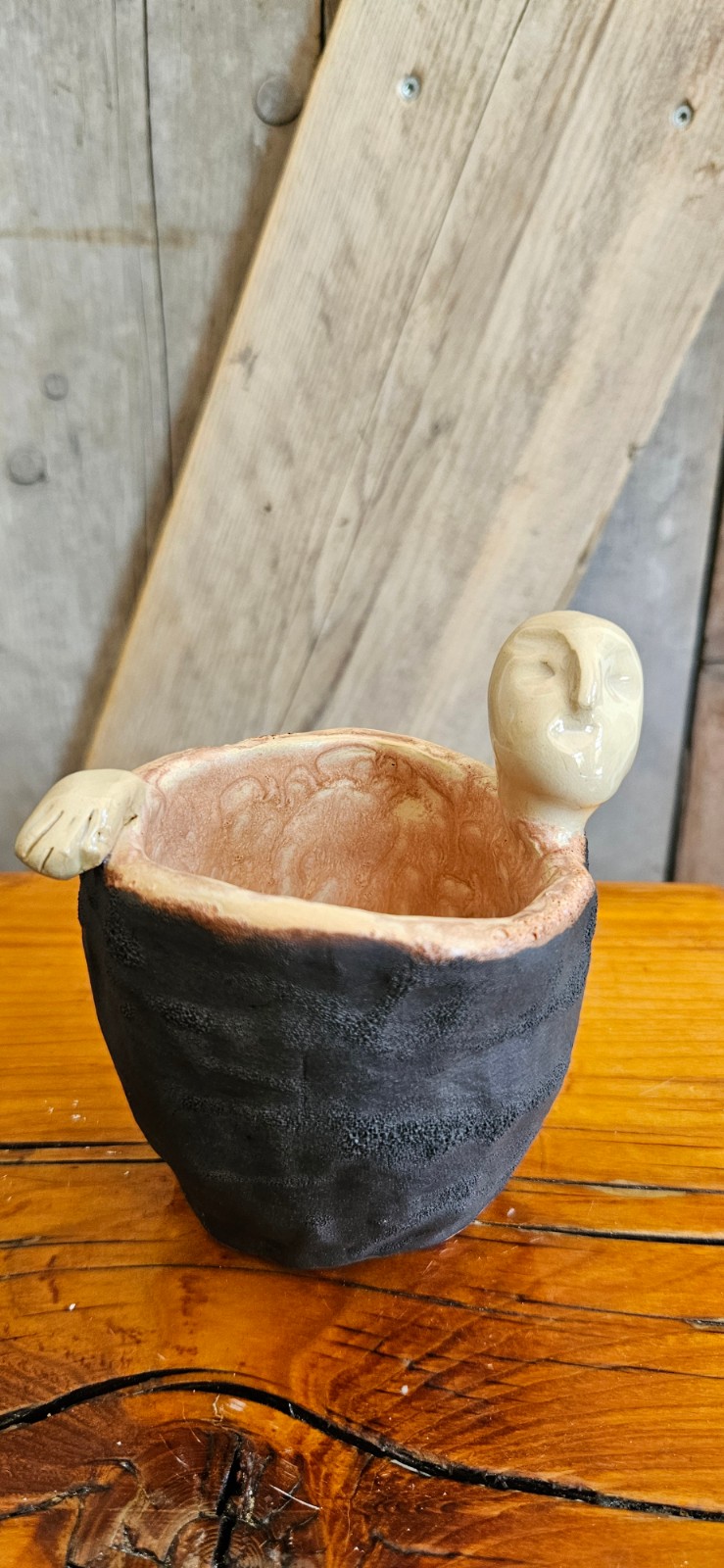 Handgemaakt keramisch zeepbakje met figuur - 148277 Handgemaakt keramisch zeepbakje met figuur