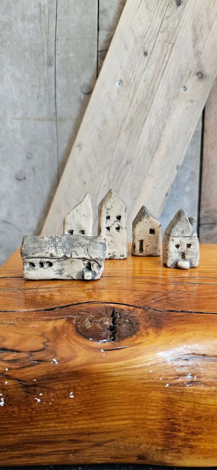 Unieke set van 5 handgemaakte keramische huisjes
