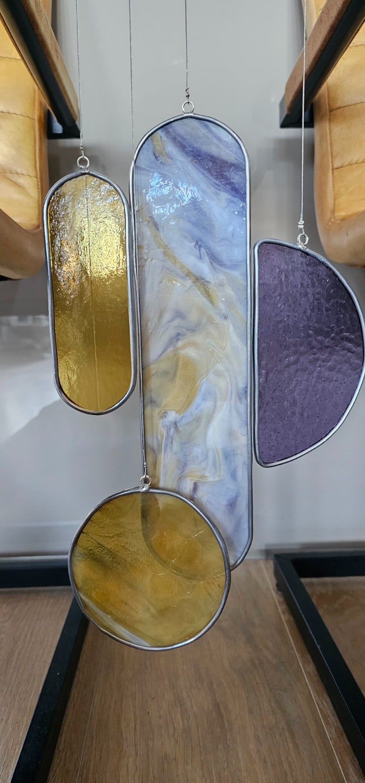 Modern Glas in lood object. Paars/Geel