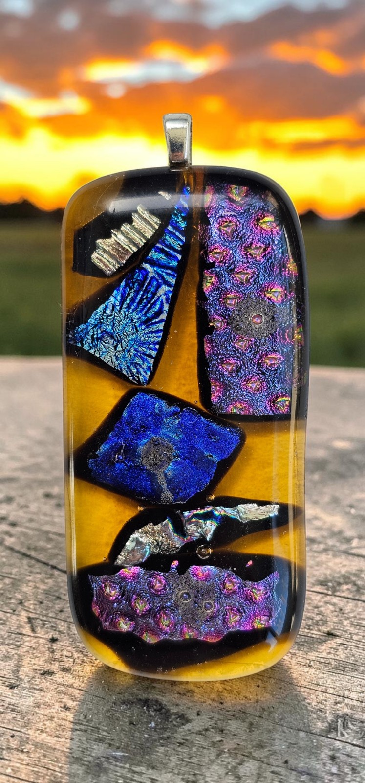 Aparte (ketting)hanger. Glasfusing. Uniek