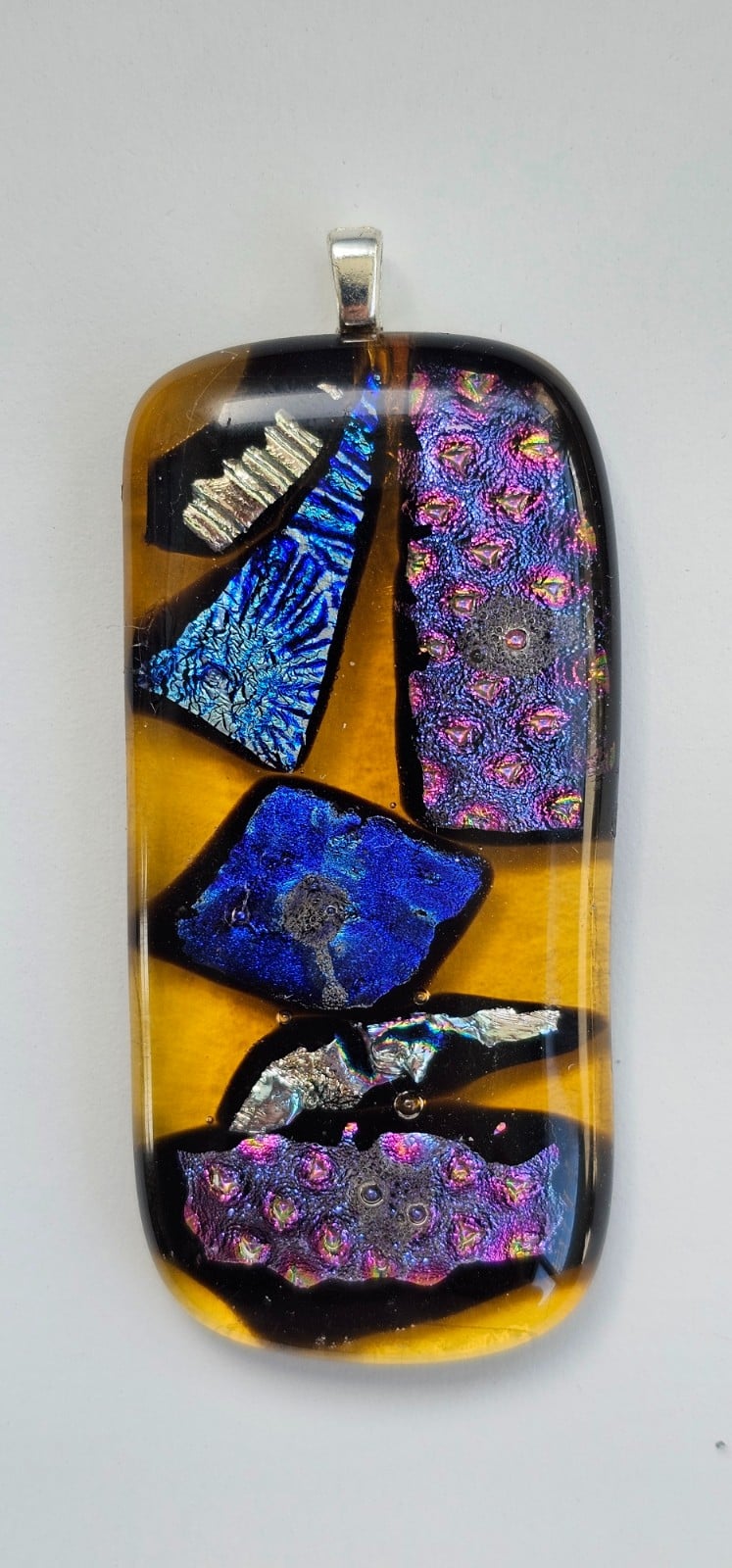 Aparte (ketting)hanger. Glasfusing. Uniek