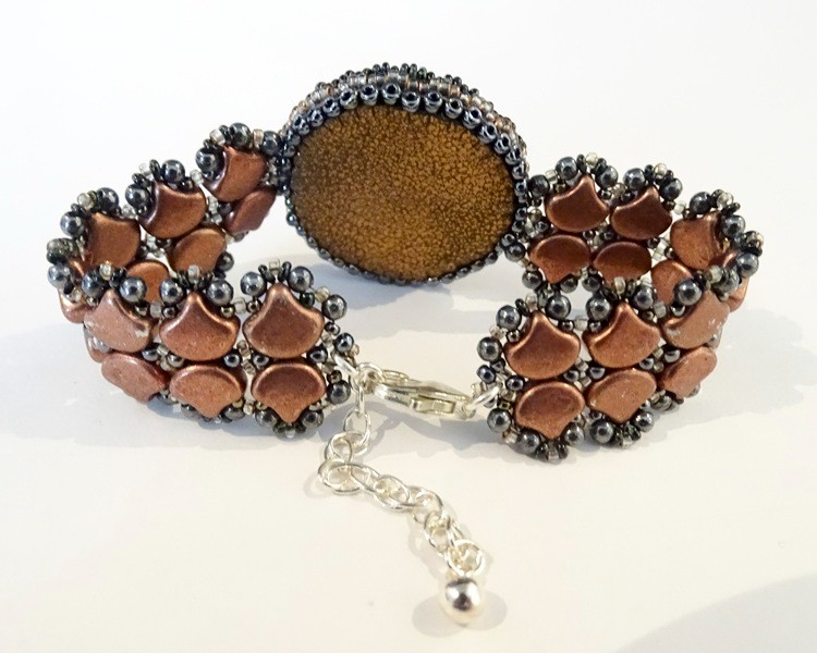 Tijgeroog armband met handgeweven kralenband en Czech Ginkgo kralen
